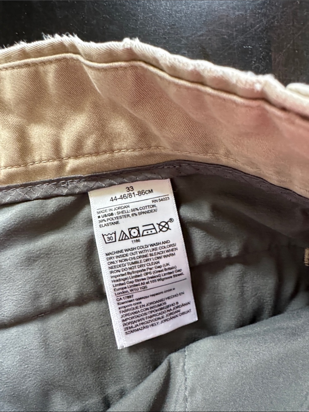 Banana Republic Stone Flat-Front Men’s Shorts - Picture 3 of 6